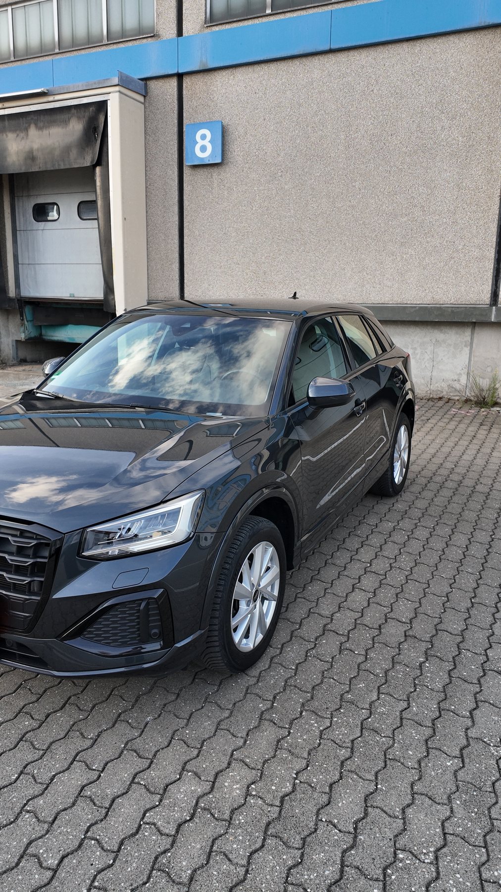 Audi Q2 nach Autoaufbereitung bei Antons Detailstudio in Bamberg – glänzender Lack und sauberes Fahrzeug